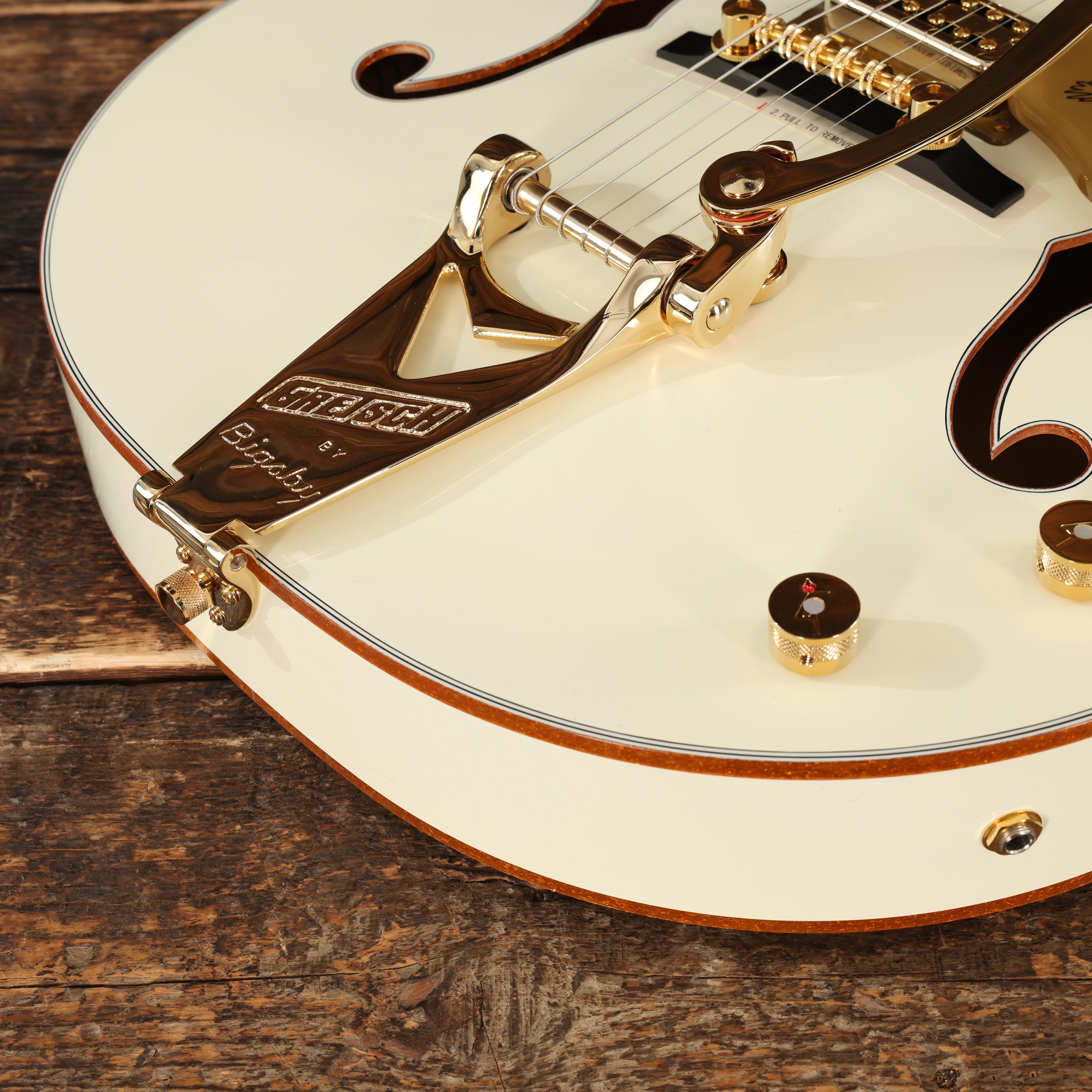 Gretsch G6136T-59GE 1959 Falcon with Bigsby in Vintage White